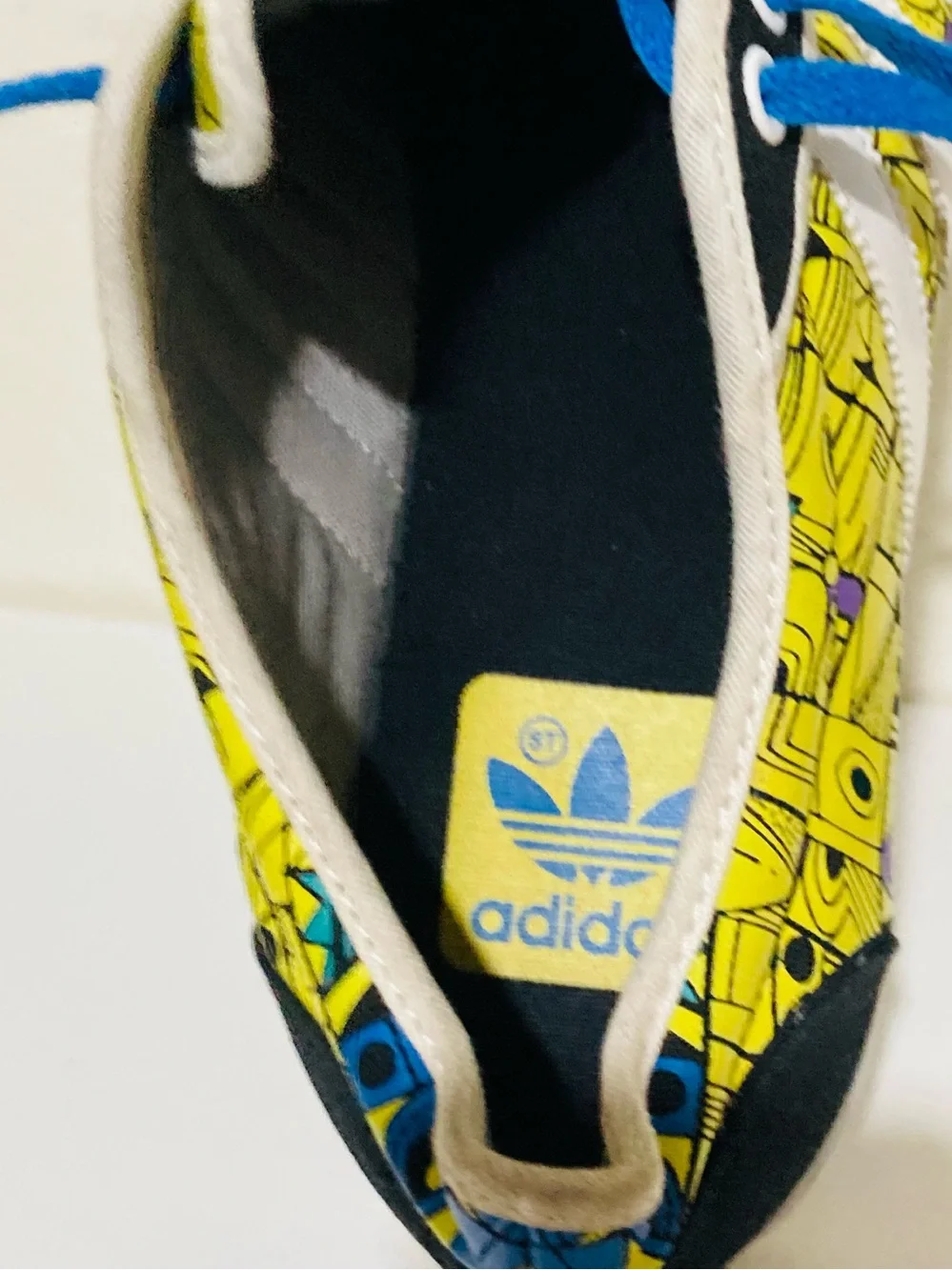 adidas Men’s Streetwear 11 1/2 Black & Blue Lace-Up Gently Used‎ Sneakers